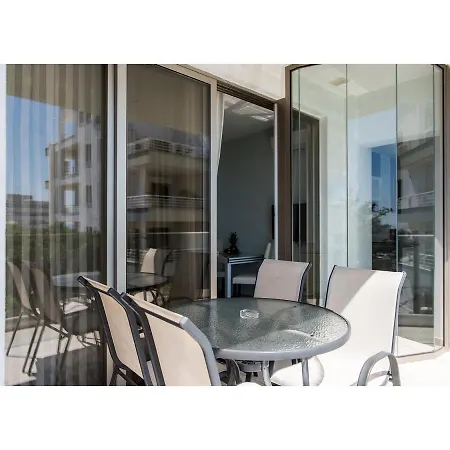 דירה Mesogios House