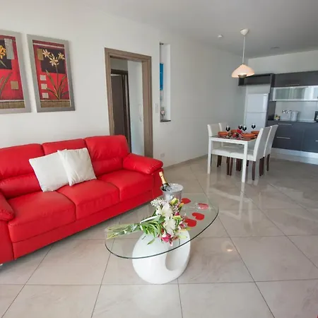 Mesogios House *
