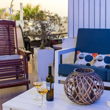 Апартаменты Mesogios House *