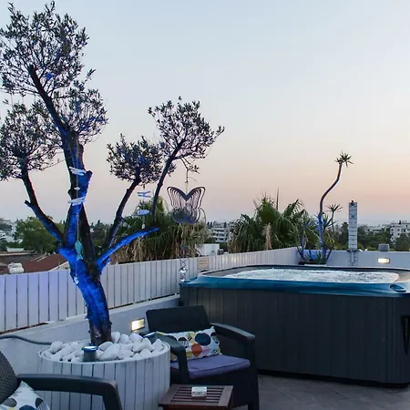 Mesogios House Апартаменти Ларнака