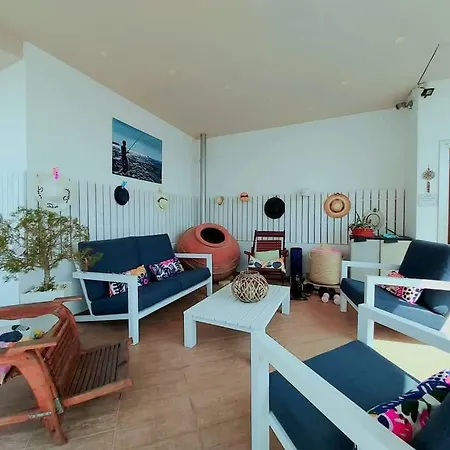 Mesogios House *