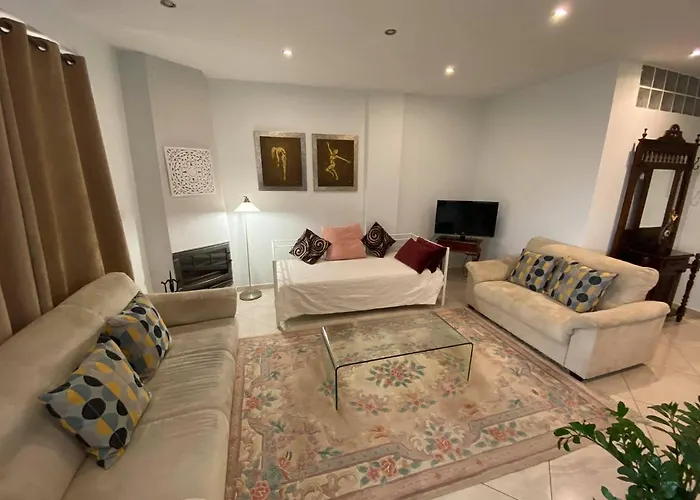 Mesogios House Апартаменты Ларнака