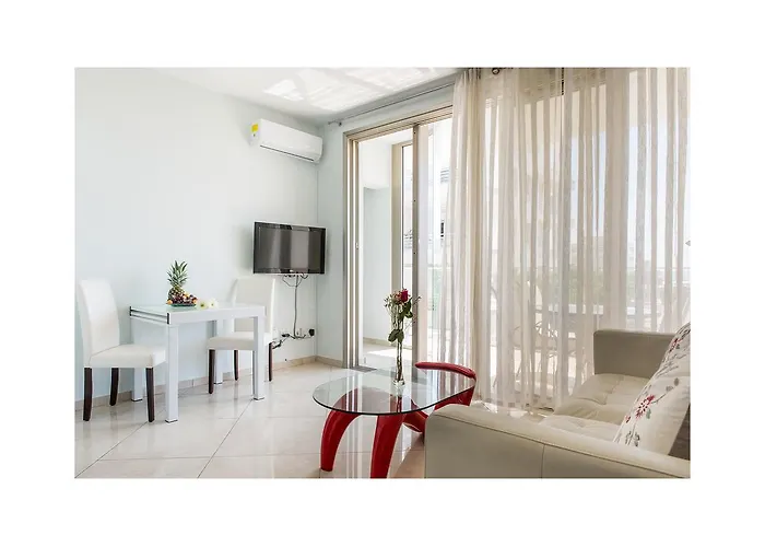 Mesogios House Апартаменты Ларнака