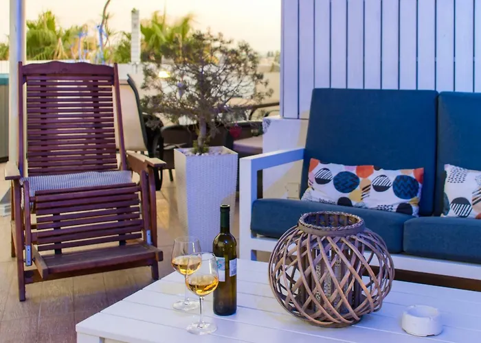 Апартаменты Mesogios House *