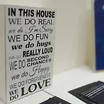 Mesogios House *